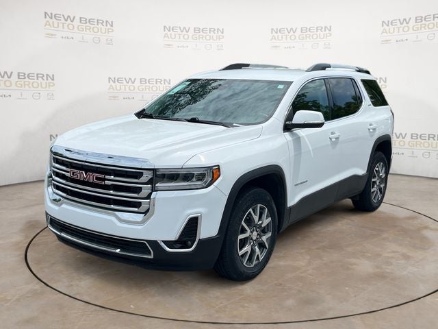 2023 GMC Acadia SLT in Summit White — front three-quarter view