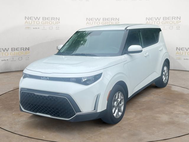 2025 Kia Soul LX in White — front three-quarter view