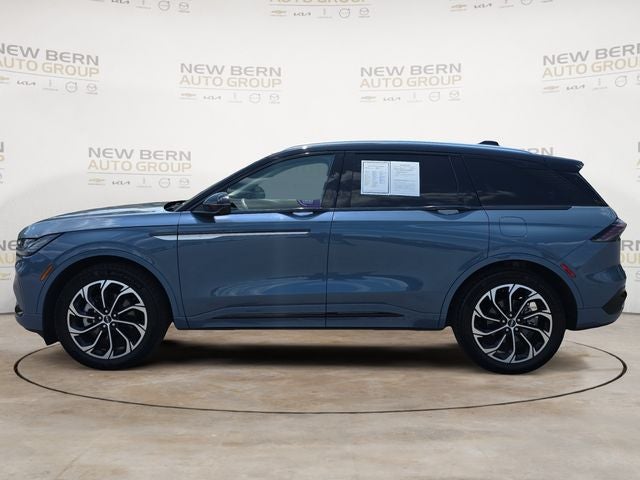 2025 Lincoln Nautilus — side profile view