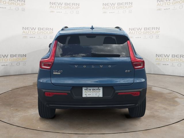 2023 Volvo XC40 — interior view